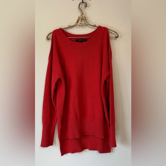 BCBGMAXAZRIA cold shoulder cozy sweater - Picture 3 of 9